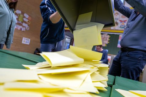 In Wülfershausen wird wegen Verdachts der Wahlfälschung ermittelt. (Symboldbild) Foto: Pia Bayer/dpa
