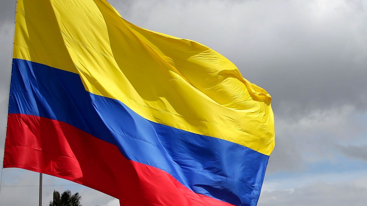 Unfälle: Kolumbien: Militärflugzeug mit über 120 Menschen abgestürzt