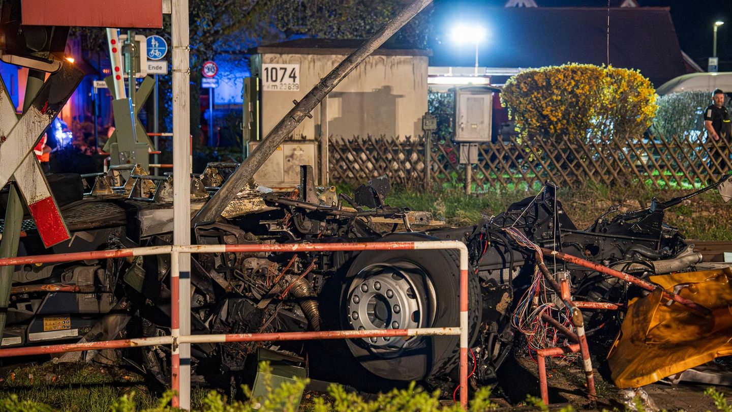 Insheim: Zug rammt Transporter – mehrere Verletzte