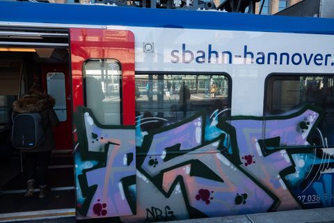 In Richtung Norden fallen ab dem Hauptbahnhof Hannover Halte aus. (Symbolbild) Foto: Marco Rauch/dpa