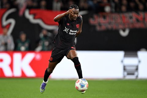 Nathan Tella hat seinen Vertrag bei Bayer Leverkusen vorzeitig verlängert. (Archivbild) Foto: Federico Gambarini/dpa