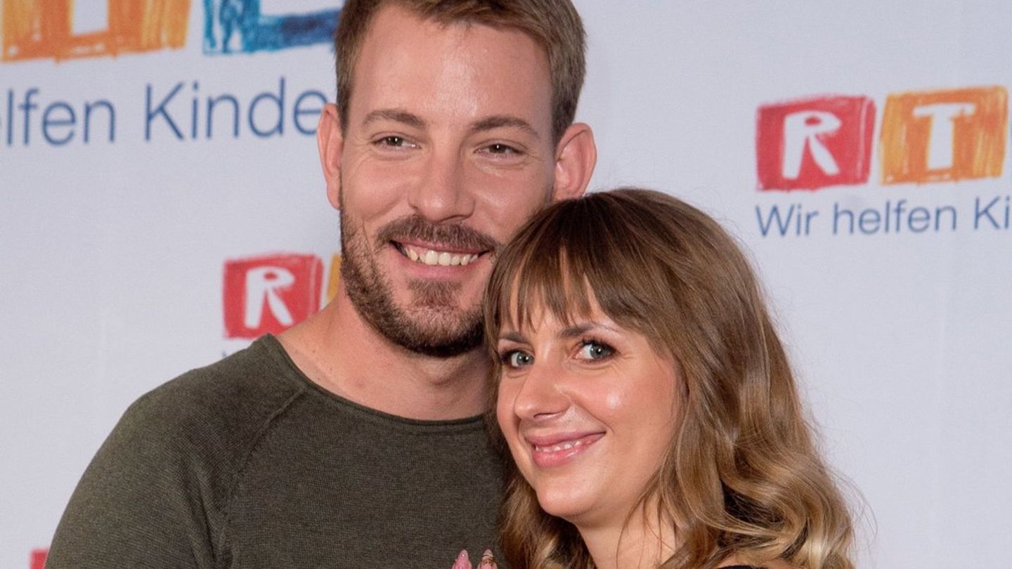 Anna Heiser mit ihrem Ehemann Gerald - das Paar hat sich 2017 bei der RTL-Sendung "Bauer sucht Frau" kennengelernt.