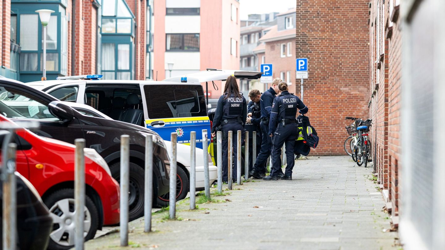 Der Einsatz auch mit schwer bewaffneten Kräften dauerte fast drei Stunden. Foto: Guido Kirchner/dpa