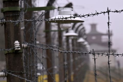 Ein geplanter Auftritt des Kulturstaatsministers Wolfram Weimer beim Gedenken zum Jahrestag der Befreiung des ehemaligen Konzent