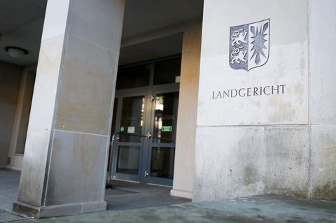 Das Landgericht Kiel hat nach Messerstichen die Unterbringung eines 18-Jährigen in einer Psychiatrie angeordnet. (Symbolbild) Fo