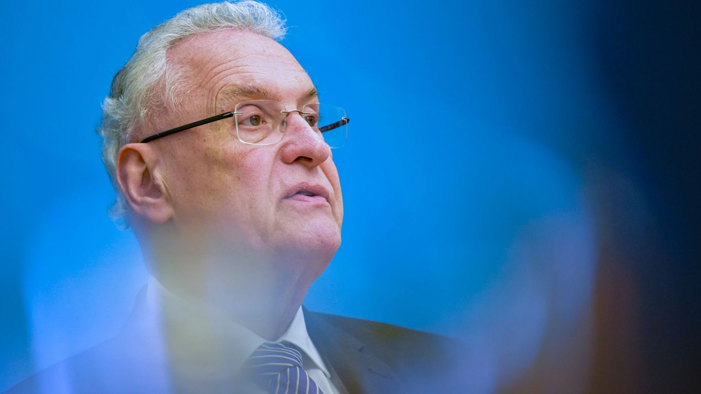 Bayerns Innenminister Joachim Herrmann (CSU) schafft ein neues Landesamt für Bevölkerungsschutz - das ausdrücklich auch Antworte