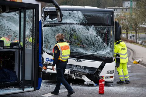 Nun klagt die Staatsanwaltschaft einen Busfahrer an. (Archivbild) Foto: Oliver Dietze/dpa