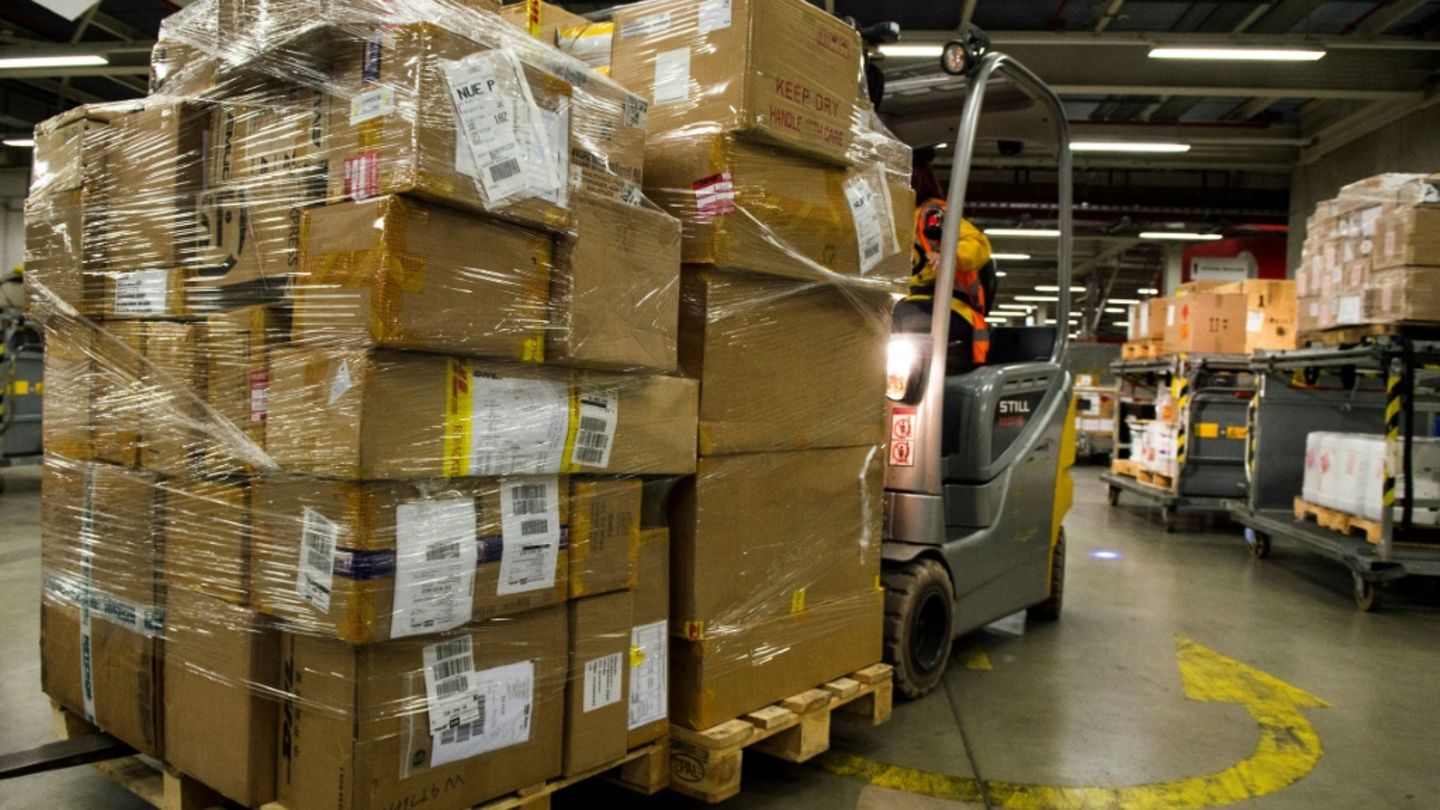 Postpakete in Logistikzentrum