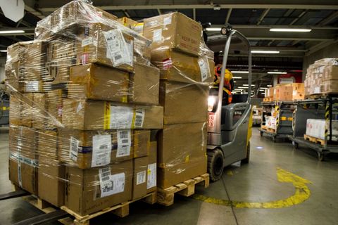 Postpakete in Logistikzentrum