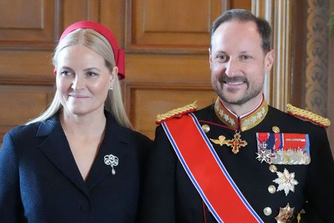 Kronprinz Haakon steht Kronprinzessin Mette-Marit zur Seite. Foto: Ole Berg-Rusten/NTB/dpa