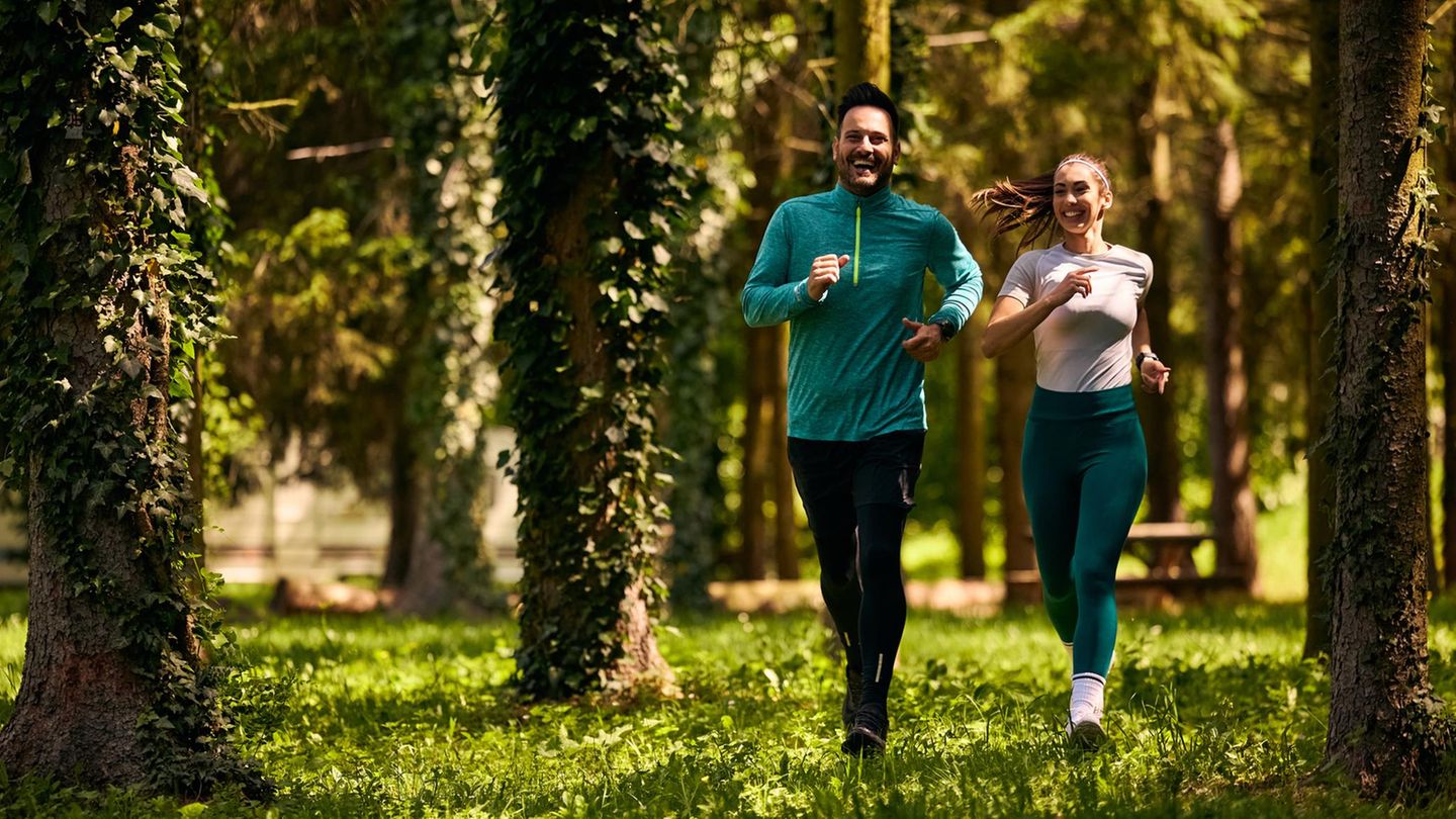 Funktion vs. Baumwolle: Jogging-Outfit im Frühling: Raus aus dem Hoodie – rein ins Vergnügen!