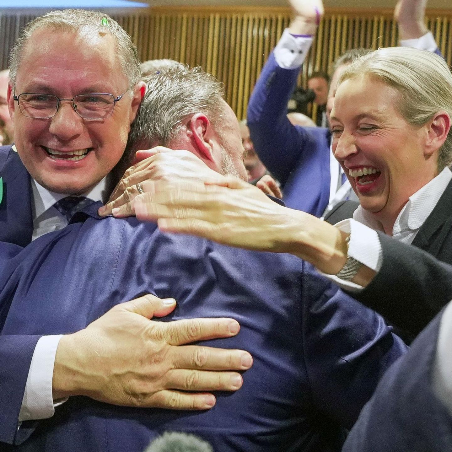 AfD: Die AfD-Spitze feiert den Wahlsieg in Rheinland-Pfalz