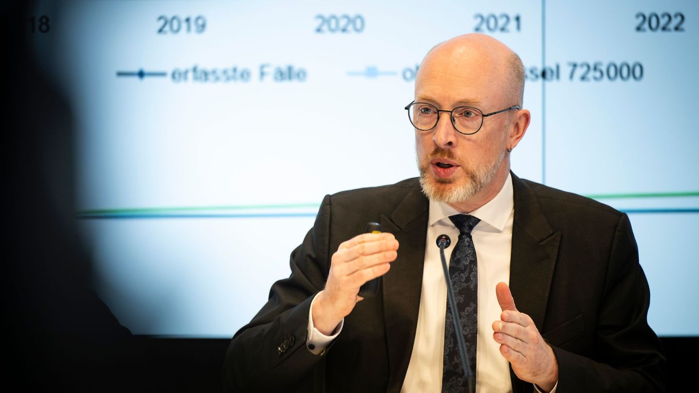 Mecklenburg-Vorpommerns Innenminister Christian Pegel (SPD) hat die polizeiliche Kriminalstatistik in Schwerin vorgestellt. Foto