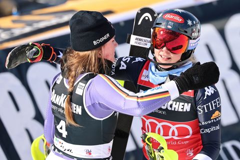 Faire Rivalinnen: Emma Aicher (l) und Mikaela Shiffrin. Foto: Marco Trovati/AP/dpa