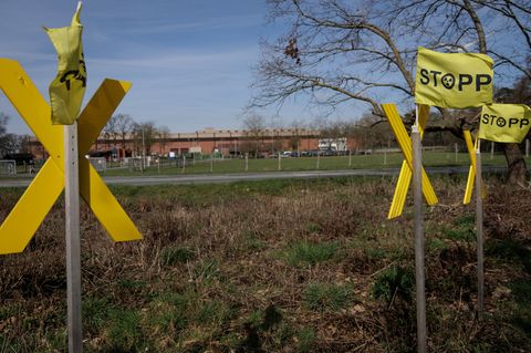 Das Verwaltungsgericht Münster hat Auflagen der Polizei für eine angemeldete Mahnwache vor dem Zwischenlager in Ahaus zum Teil b