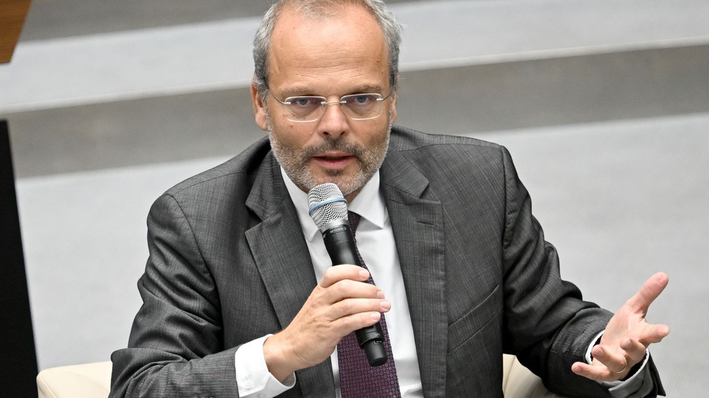 Debatte um Gedenktag: Antisemitismusbeauftragter weist Kritik an Weimer zurück