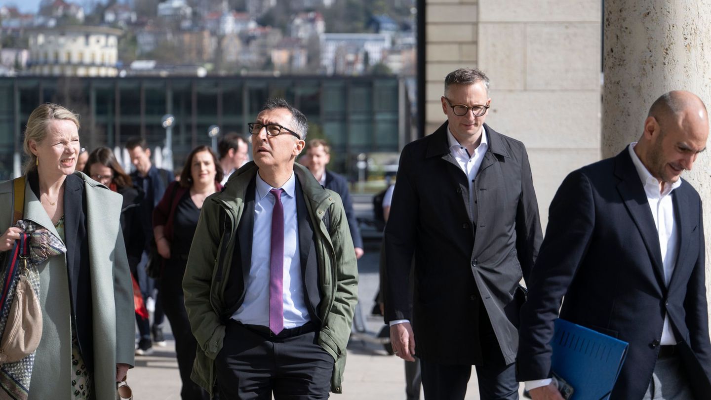 Die Verhandler gaben sich schweigsam. Foto: Marijan Murat/dpa