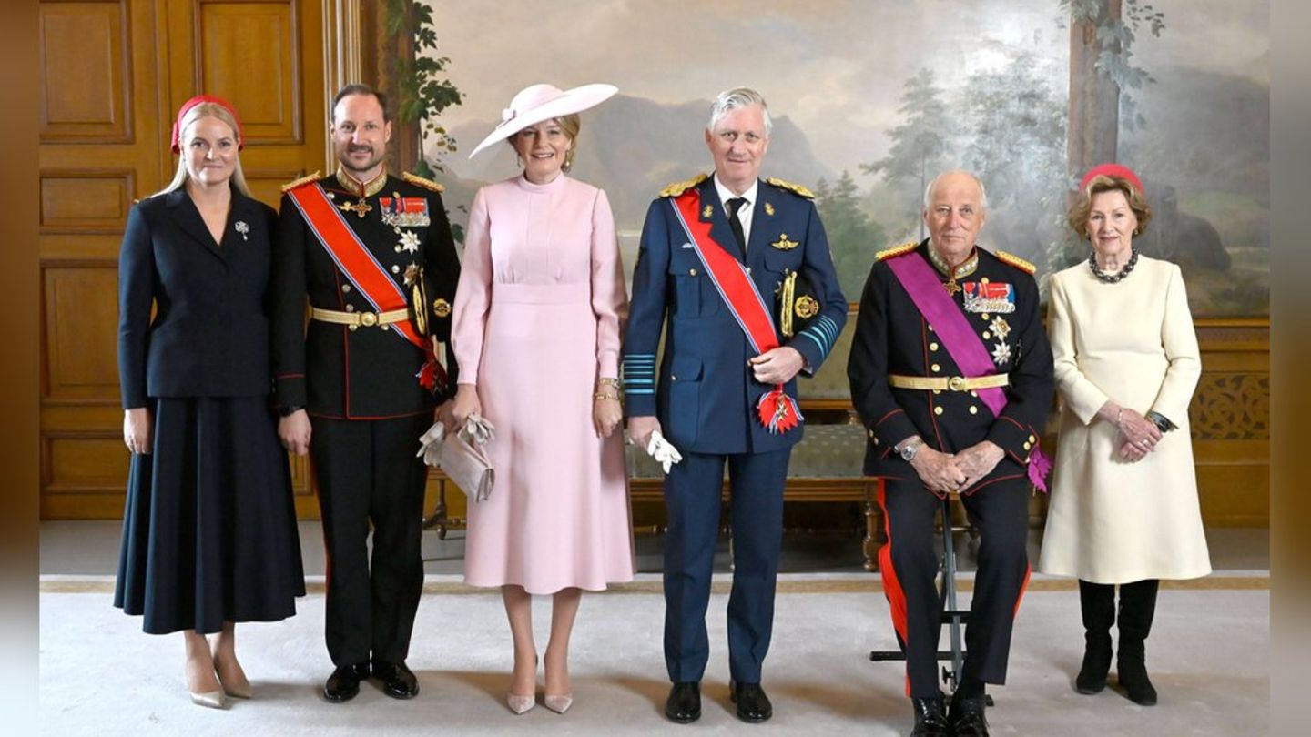 Kronprinzessin Mette-Marit (l.) mit Ehemann Haakon und dem belgischen und norwegischen Königspaar.