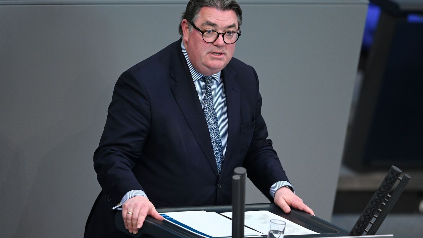 Heveling soll einen neuen Job bekommen. (Archivbild) Foto: Elisa Schu/dpa