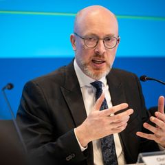 Innenminister Christian Pegel (SPD) hat die polizeiliche Kriminalstatistik für 2025 in Schwerin vorgestellt. Foto: Philip Dulian