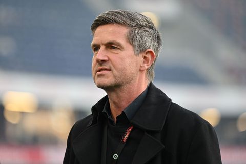 Ist von Schmadtkes Aus bei den 96ern überrascht: Sportdirektor Ralf Becker. (Archivbild) Foto: Swen Pförtner/dpa