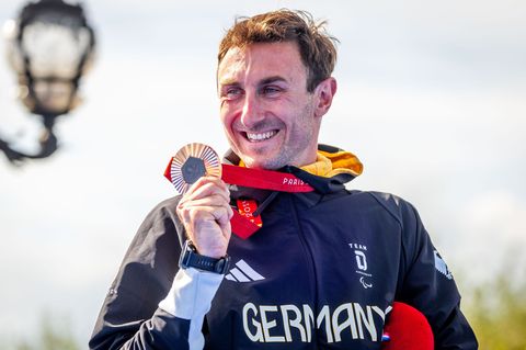 Aus Bronze wird für Para-Triathlet Martin Schulz Silber. (Archivbild) Foto: Jens Büttner/dpa
