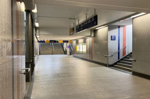 Der Bahnhof von Kaiserslautern ist gesperrt. (Archivbild) Foto: Wolfgang Jung/dpa