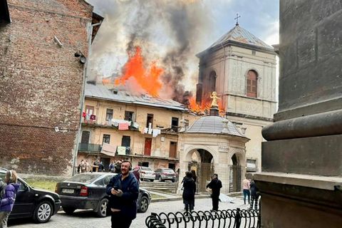 Brand durch Angriff auf Lwiw