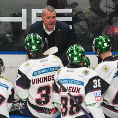 Die Eisbären Berlin mussten im ersten DEL-Viertelfinalspiel gegen die Straubing Tigers eine empfindliche Niederlage hinnehmen. F