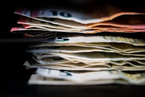 Das Land erbt jedes Jahr Millionen. Das bedeutet mitunter aber auch viel Arbeit. (Symbolbild) Foto: Marijan Murat/dpa/dpa-tmn