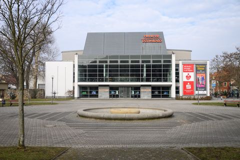 Das Deutsch-Sorbische Volkstheater in Bautzen. (Archivbild) Foto: Robert Michael/dpa