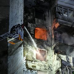 Brennendes Haus in Saporischschja, der sechstgrößten Stadt der Ukraine, ausgelöst durch eine russische Drohne im Ukrainekrieg