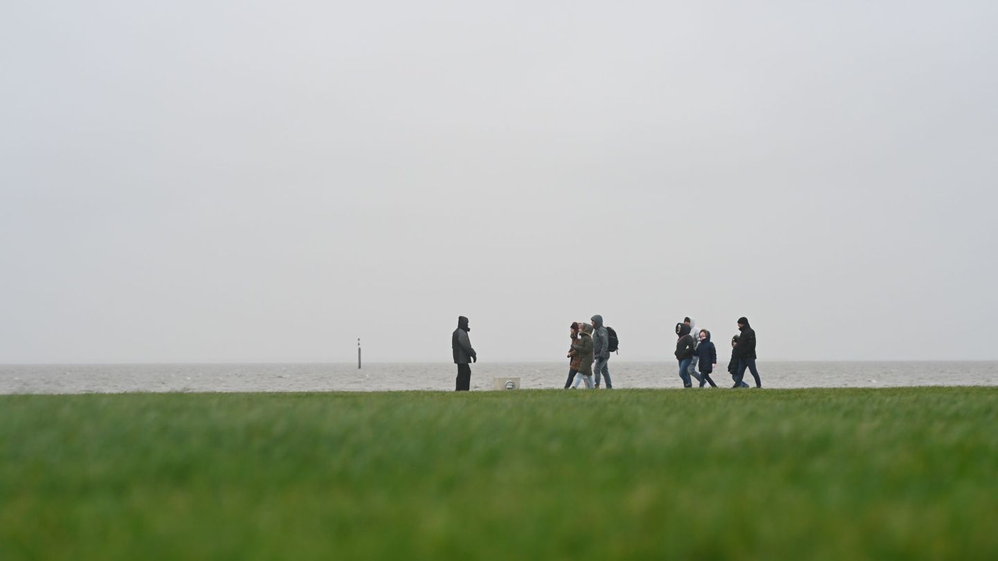 In Niedersachsen und Bremen müssen sich die Menschen am Mittwoch auf stürmische Böen und Regen einstellen. (Symbolbild) Foto: La