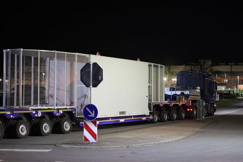 Mehr als 150 Castor-Behälter müssen noch von Jülich nach Ahaus verlagert werden Foto: Christoph Reichwein/dpa