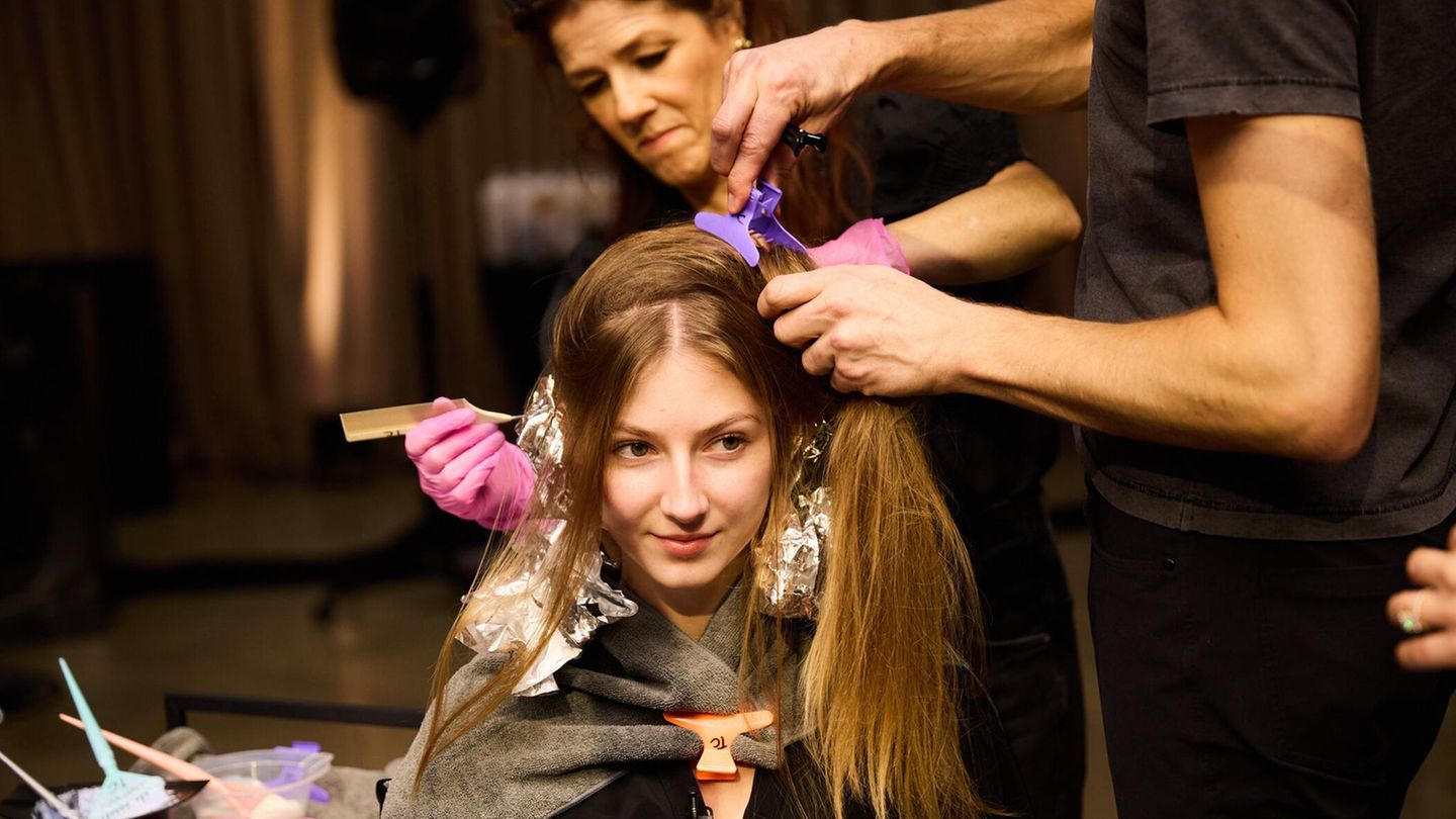 „Germany’s Next Topmodel“: Pony oder Glatze? Bloß nicht! Heidi Klum schickt ihre Models zum Umstyling