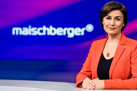 Sandra Maischberger diskutiert in ihrer ARD-Talkshow mit prominenten Gästen.