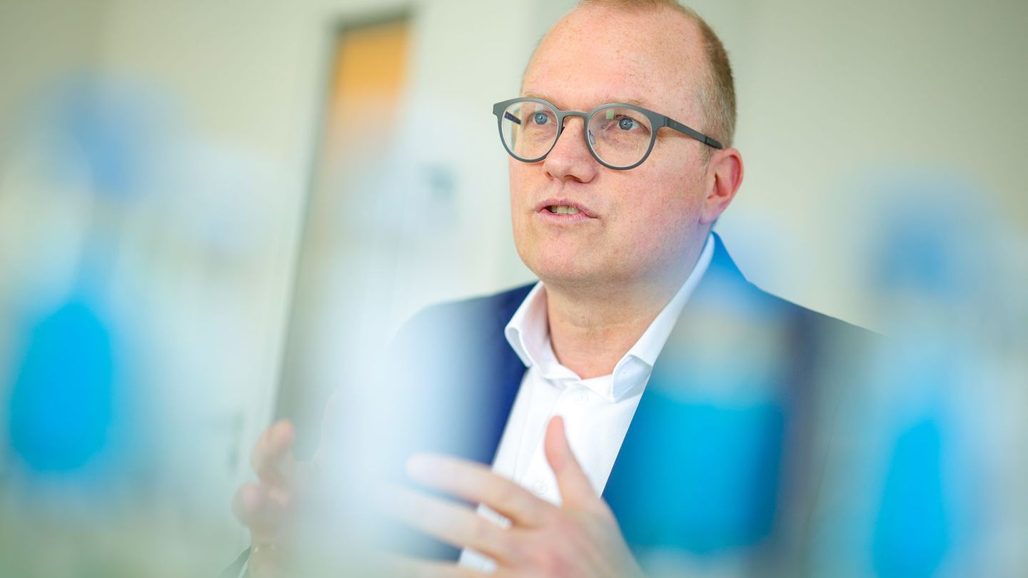 SPD-Landtagsfraktionschef Jochen Ott fordert bei der NRW-Landtagswahl 2027 Ministerpräsident Hendrik Wüst (CDU) heraus. (Archivb