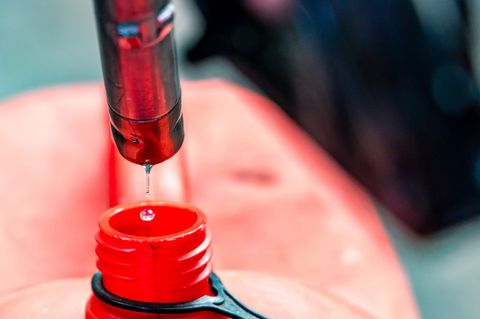 Diesel wurde aus einer Sattelzugmaschine geklaut. (Symbolbild) Foto: Frank Hammerschmidt/dpa