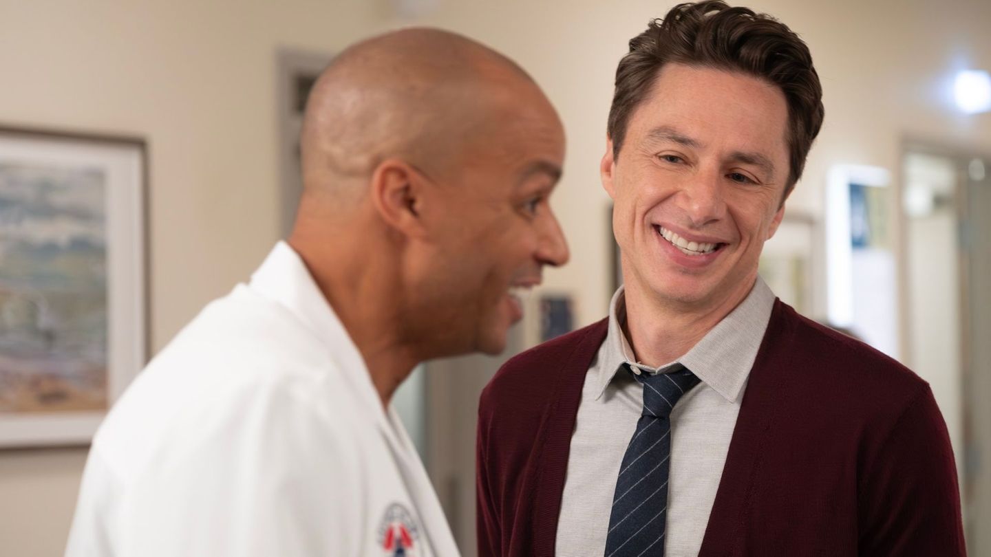 Endlich wiedervereint: Turk (John Faison, links) und John "JD" Dorian (Zach Braff) sind vor Freude ganz außer sich.
