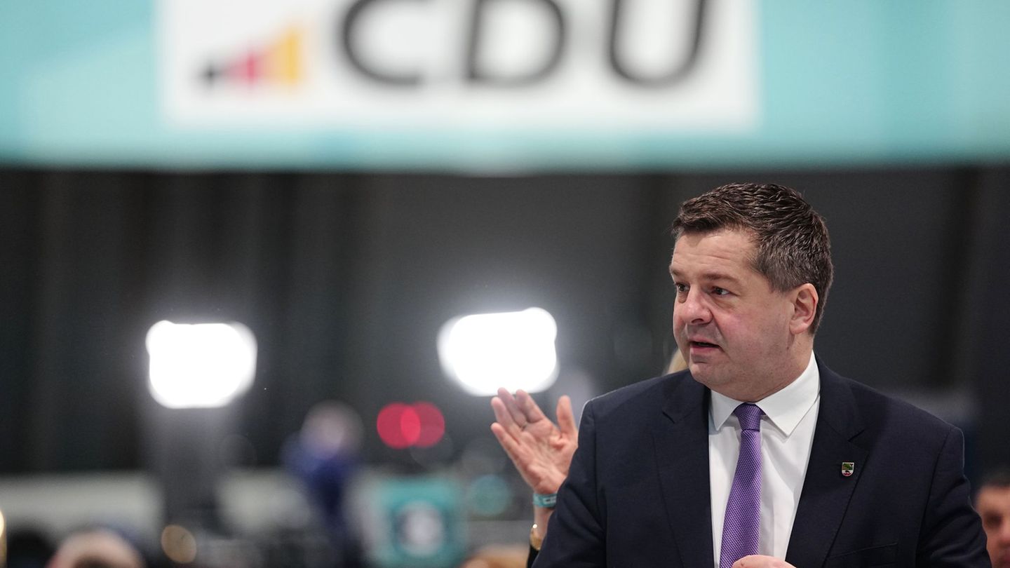 CDU-Landeschef und Ministerpräsident Sven Schulze wirbt für eine Politik aus der Mitte und warnt vor "hitzigen und radikalen For