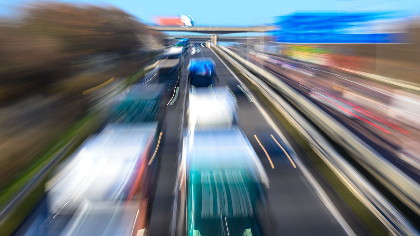 Auf der Autobahn 9 bei Halle gab es zwei Vollsperrungen in kurzer Zeit. (Symbolbild) Foto: Hendrik Schmidt/dpa