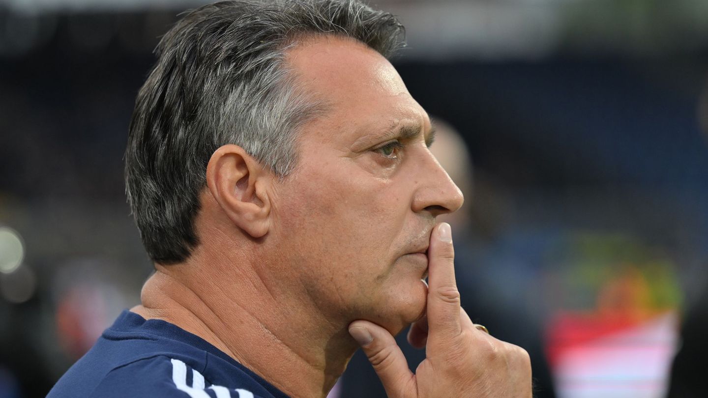 Alois Schwartz will mit Preußen Münster den Klassenerhalt schaffen. (Archivbild) Foto: Swen Pförtner/dpa