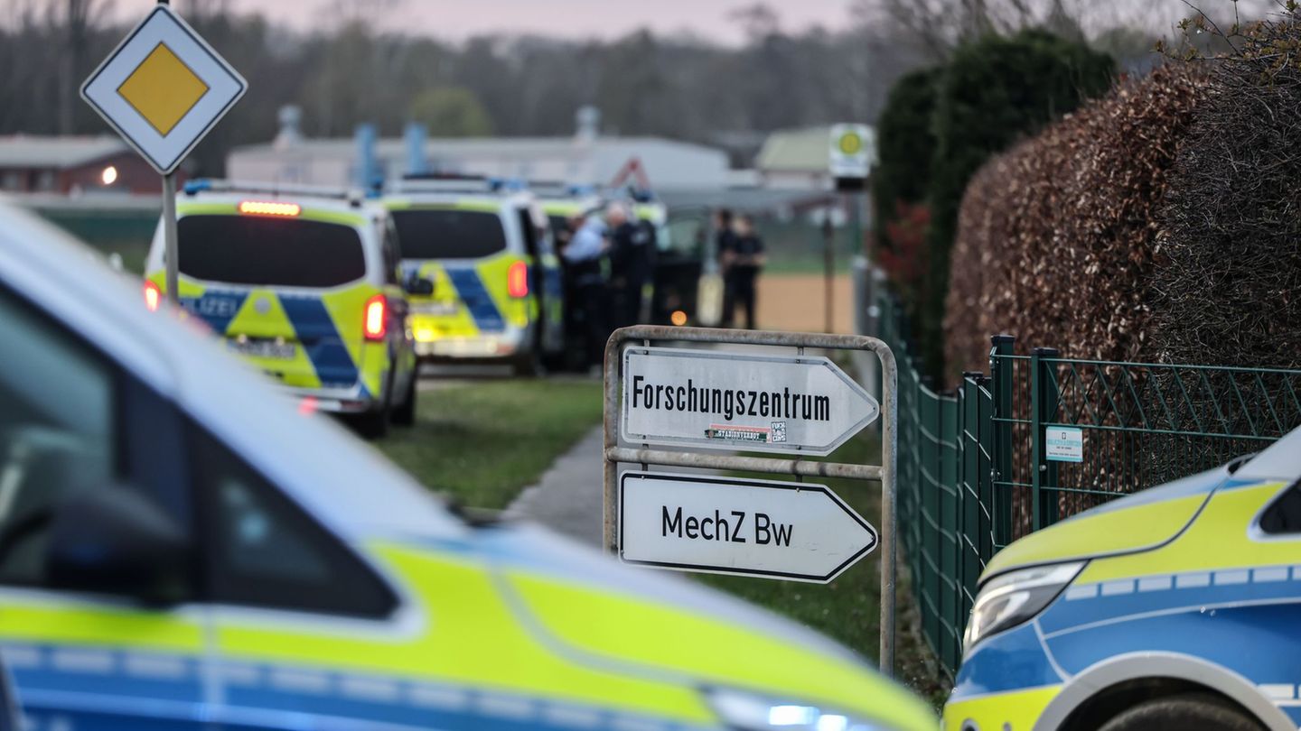 Für die Polizei war die Sicherung des Castor-Transports nach Ahaus ein Kraftakt. Foto: Oliver Berg/dpa