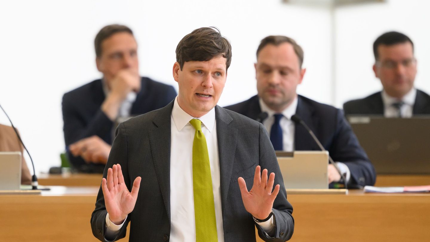 Sachsens Kultusminister Conrad Clemens (CDU) hat schwere Versäumnisse in der früheren sächsischen Bildungspolitik eingeräumt. Fo