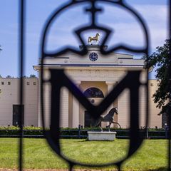 Das Landgestüt Redefin behält seinen Übergangsgeschäftsführer ein Jahr länger. (Archivbild) Foto: Jens Büttner/dpa