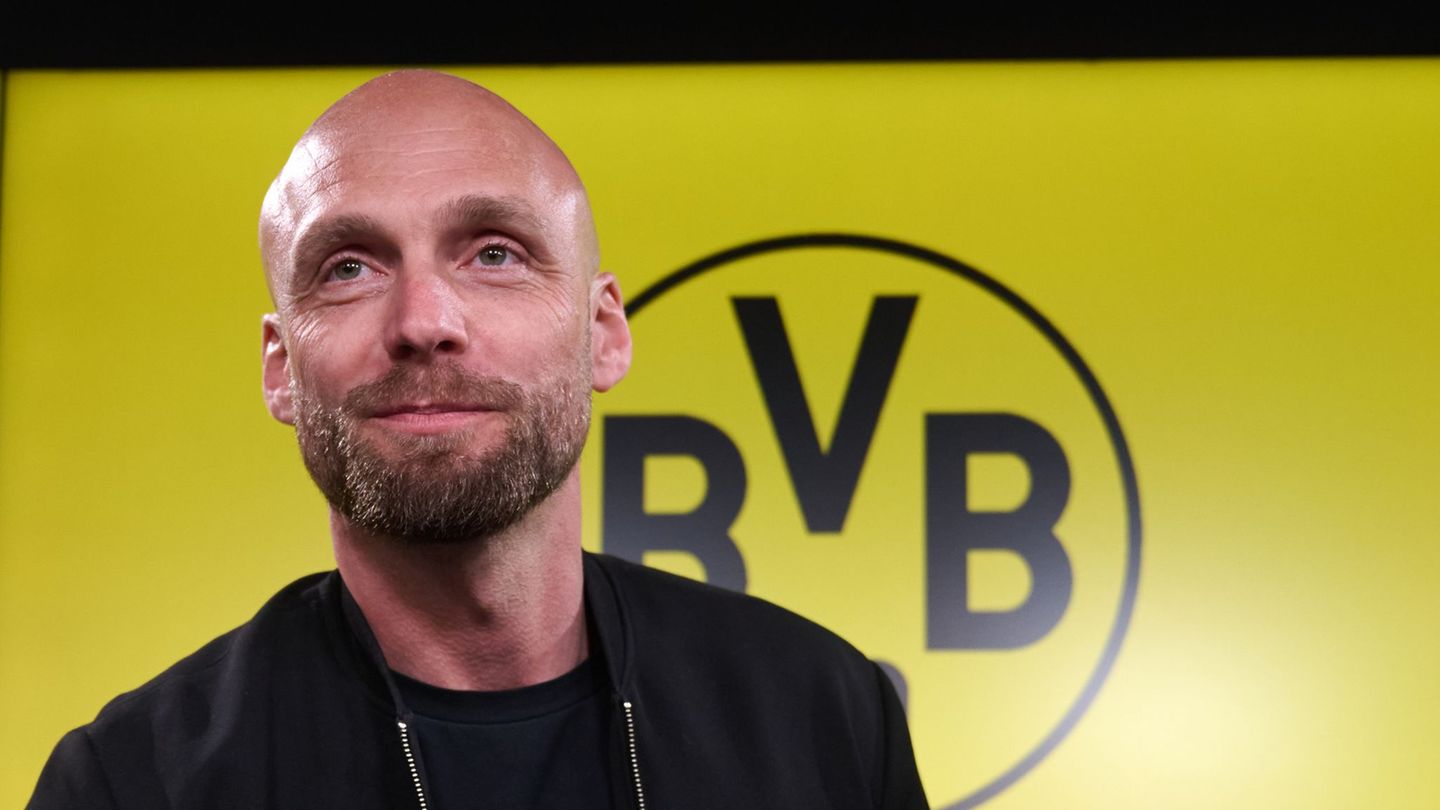 Selbstbewusst bei seinem Herzensclub: Der neue BVB-Sportdirektor Ole Book. Foto: Bernd Thissen/dpa