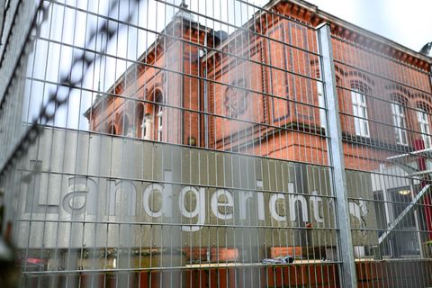 Das Gericht hat entschieden, dass der Angeklagte bald aus dem Gefängnis darf. (Archivbild) Foto: Izabela Mittwollen/dpa