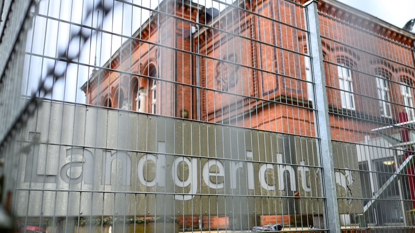 Das Gericht hat entschieden, dass der Angeklagte bald aus dem Gefängnis darf. (Archivbild) Foto: Izabela Mittwollen/dpa