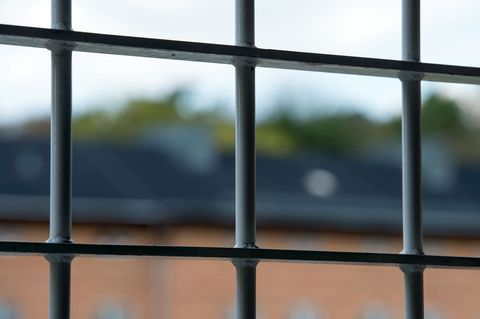 Das Brandenburger Gesundheitsministerium hat angesichts von Vorwürfen wegen mutmaßlichen Kindesmissbrauchs in einem Maßregelvoll