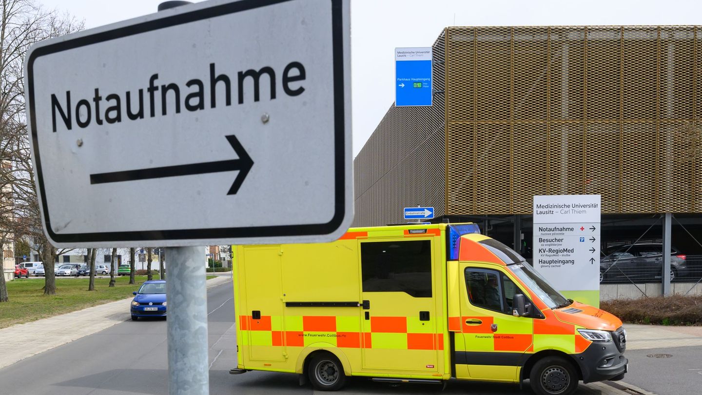 Die Finanzierung der Rettungsfahrten in Brandenburg sorgt für Streit. Foto: Patrick Pleul/dpa